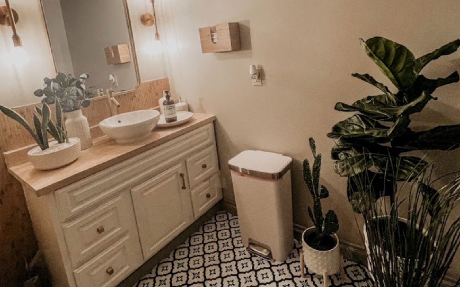 Peacock Nails Interior